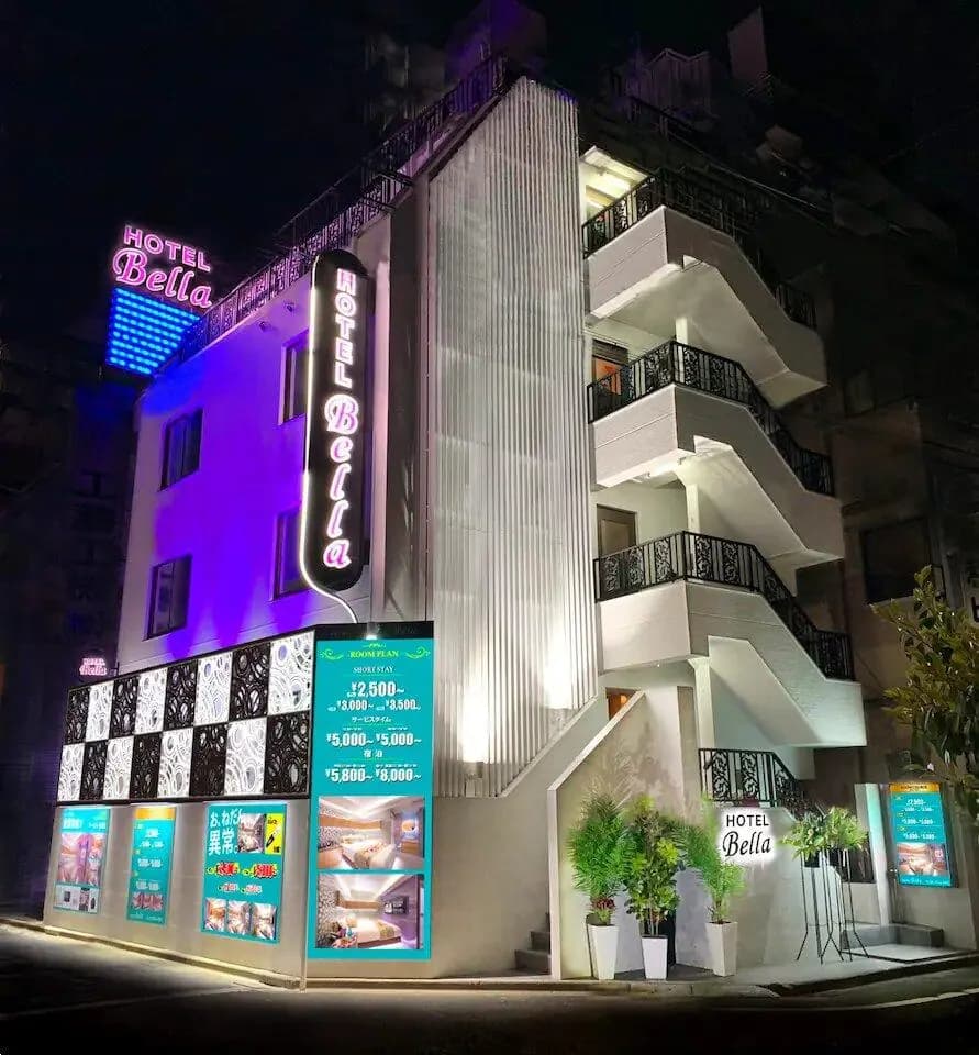 HOTEL BELLA