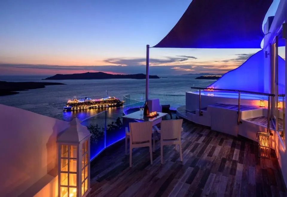 Fira Deep Blue Suites