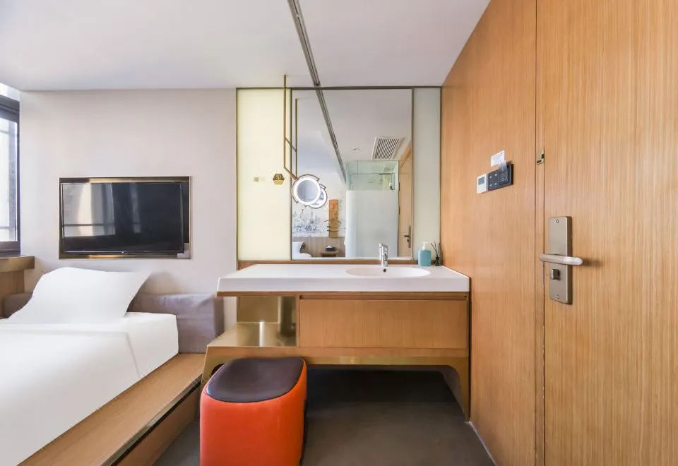 Yuzhan No.8 Art Hotel (Shanghai Beach Branch)