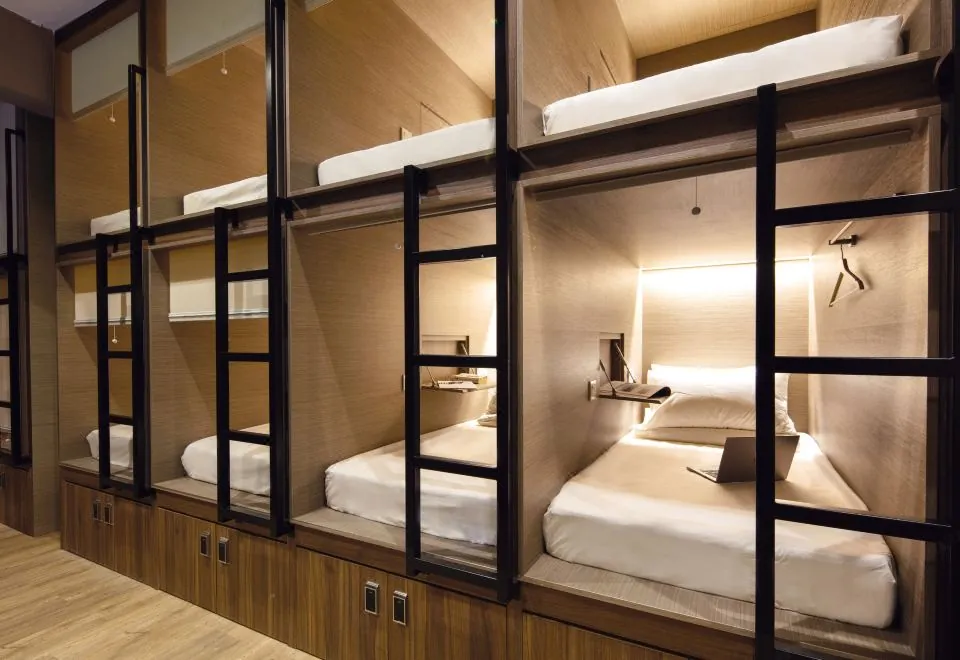 Beat. Capsule Hostel @ Boat Quay