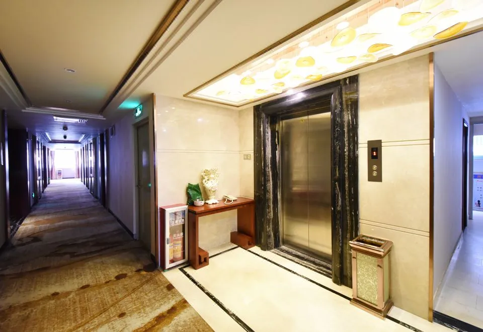 Campanion Departure Hotel