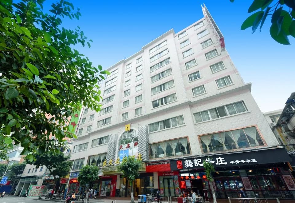 Campanion Departure Hotel