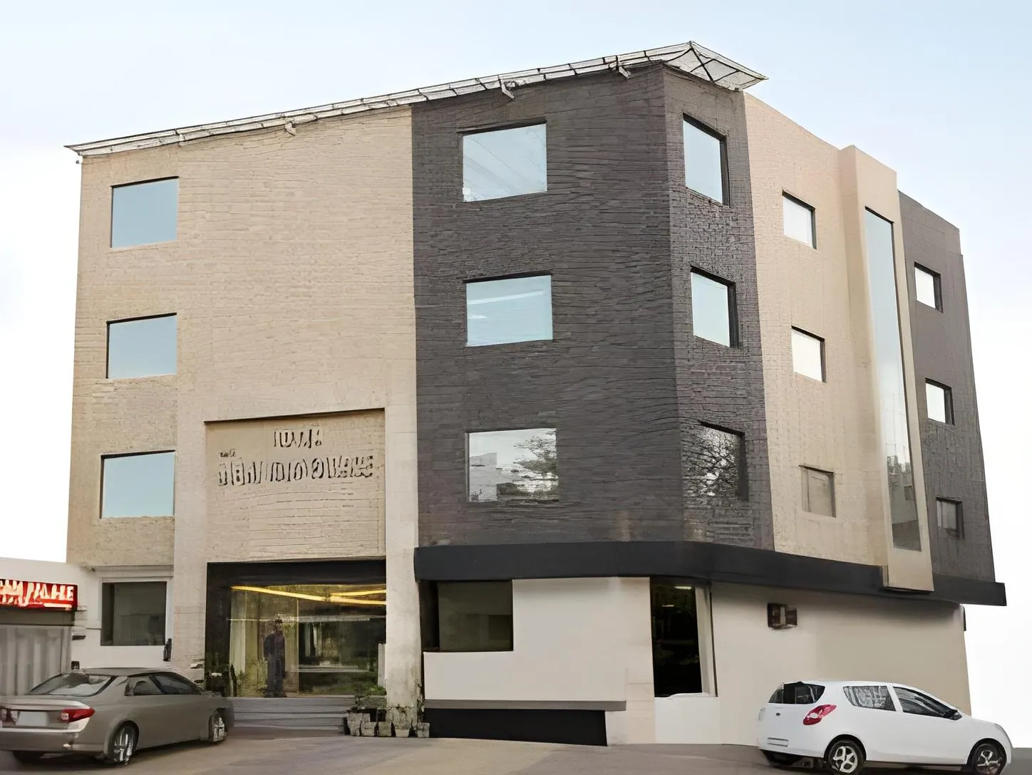 Hotel Maniram Palace