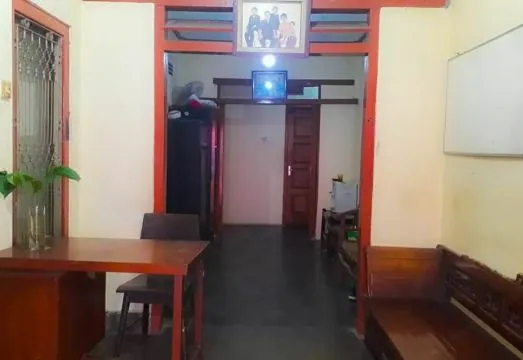 Losmen 2000 Tiga