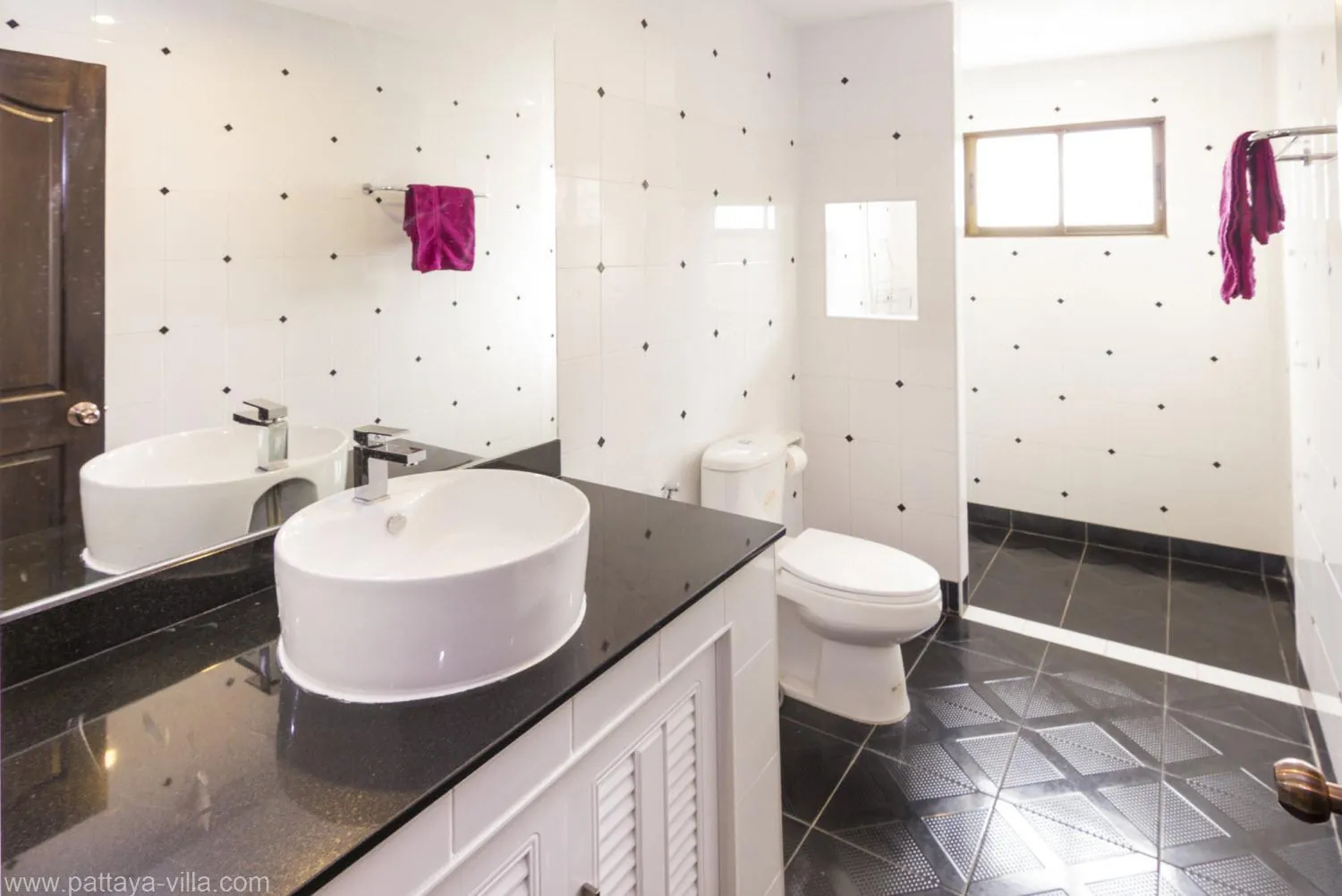 Baan Leelawadee - 4 Bed Villa near Walking Street