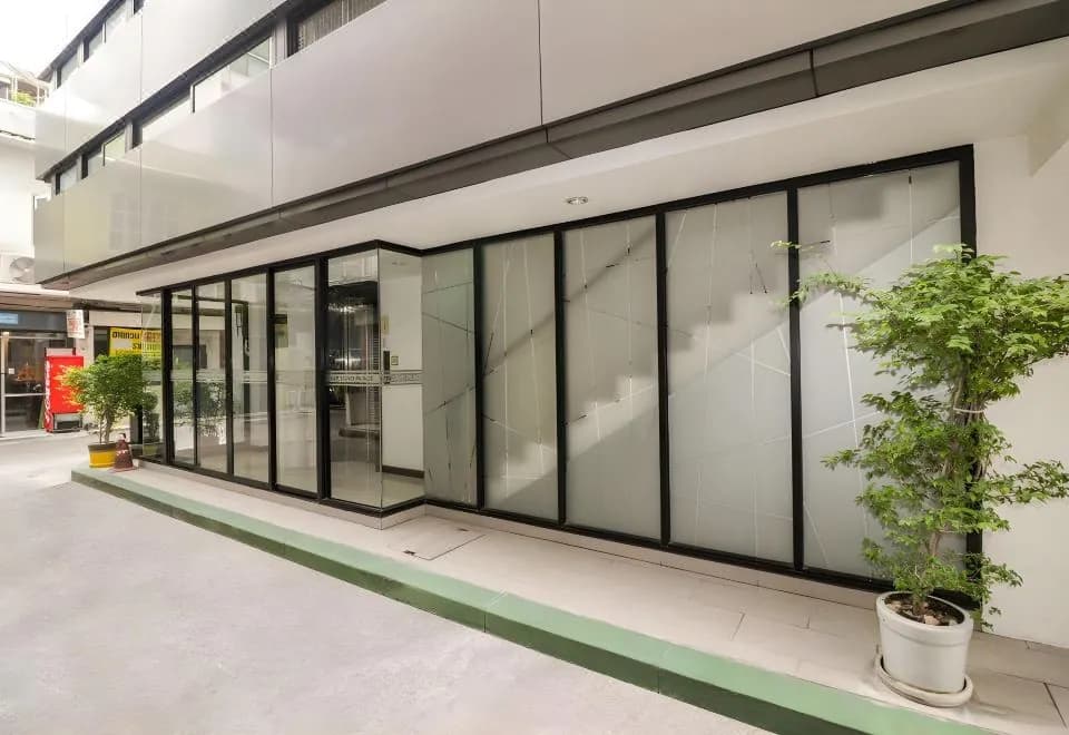OYO 225 Premier Place Bangkok