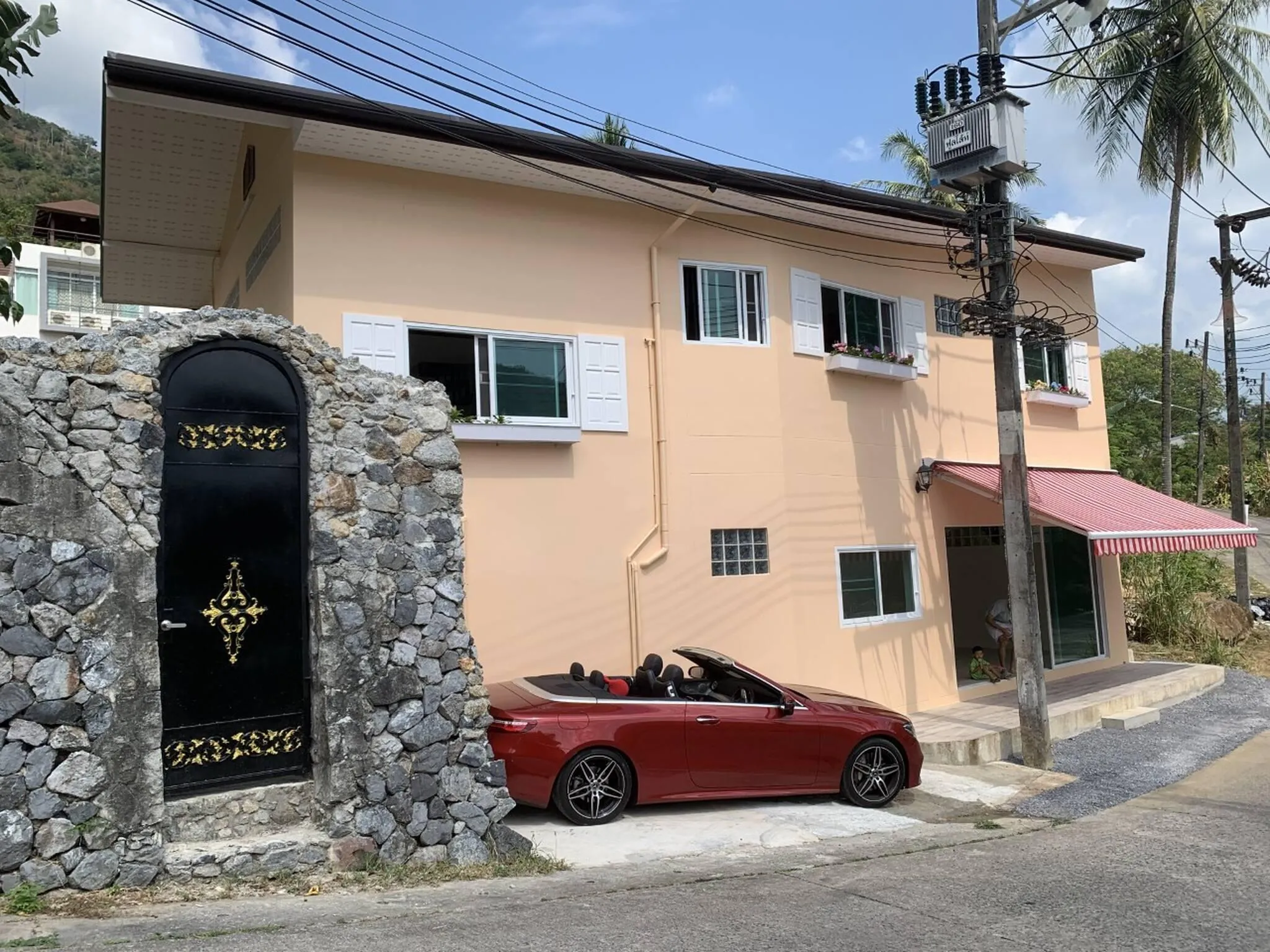 Charming New Italian Style 1st Floor Maisonnette