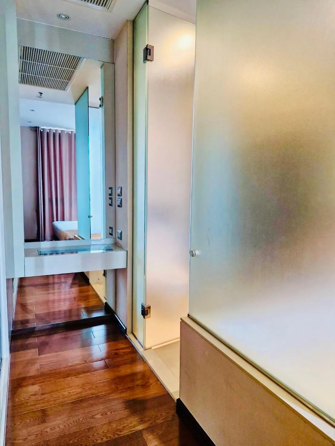 Luxury 1Bed 1Bath 300m BTS Phrom Phong, Emporium