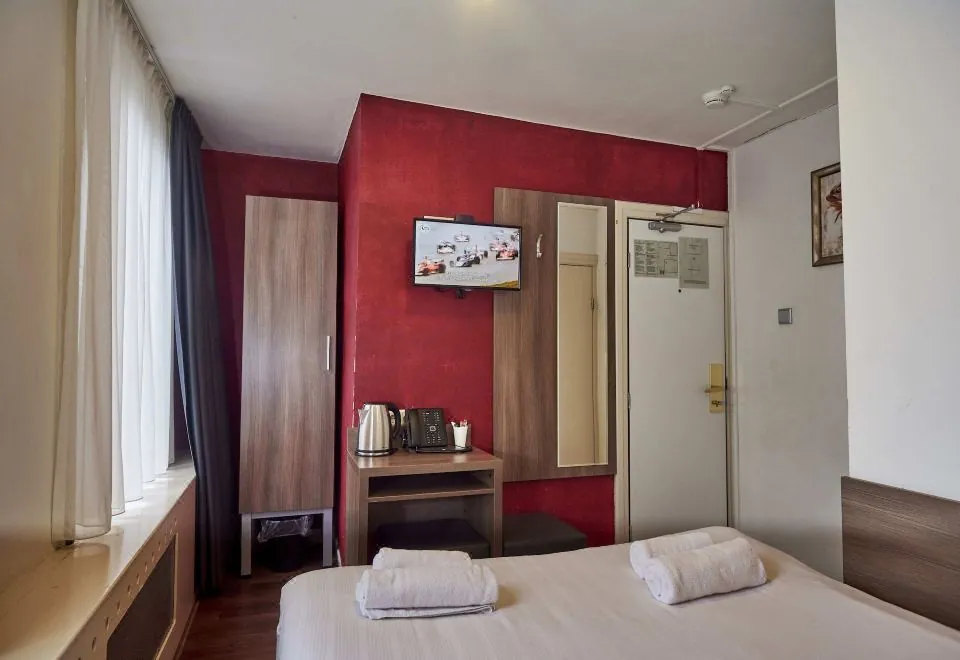 The Townhouse Hotel
