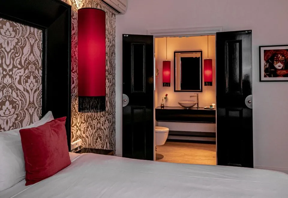 Le Theatre Hotel