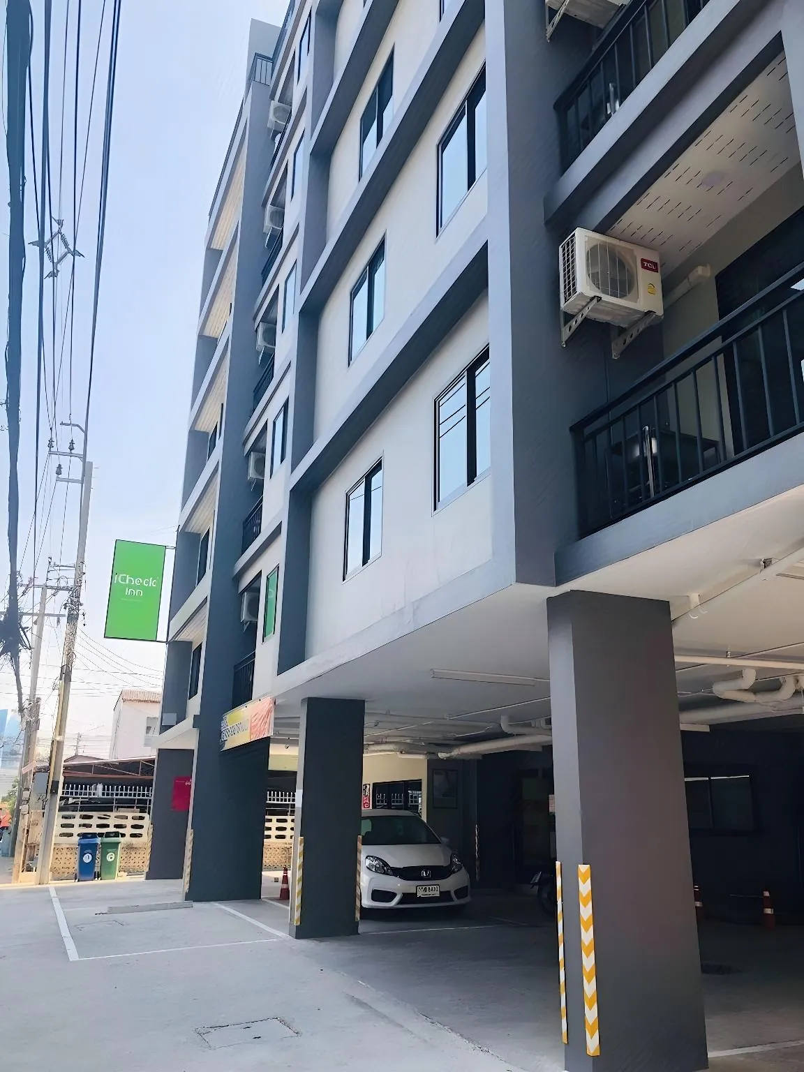 iCheck inn Darisa Ngamwongwan