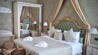 Friendly Venice Suites
