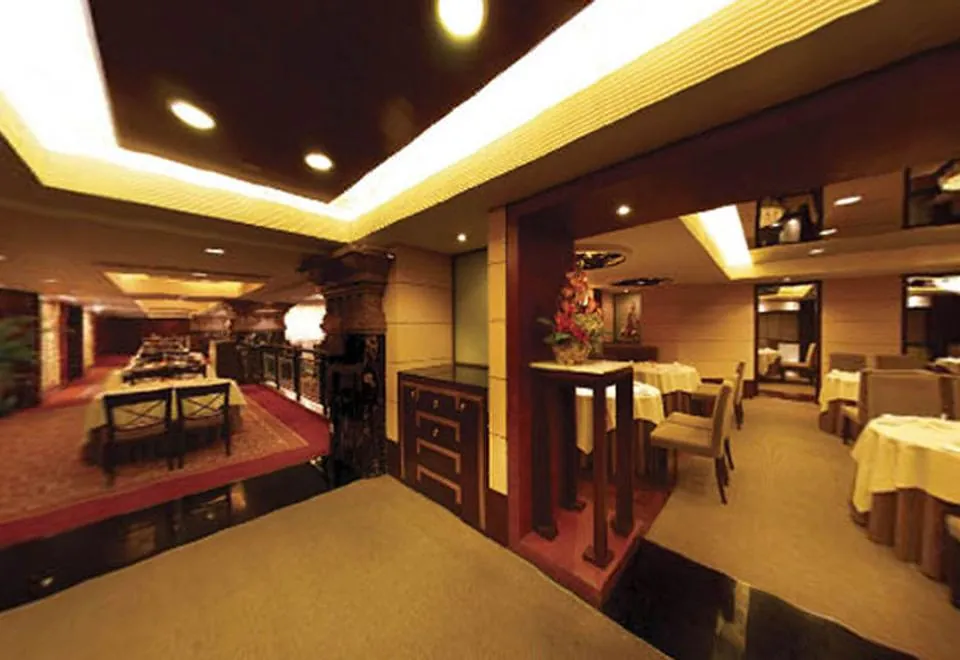 Hotel President