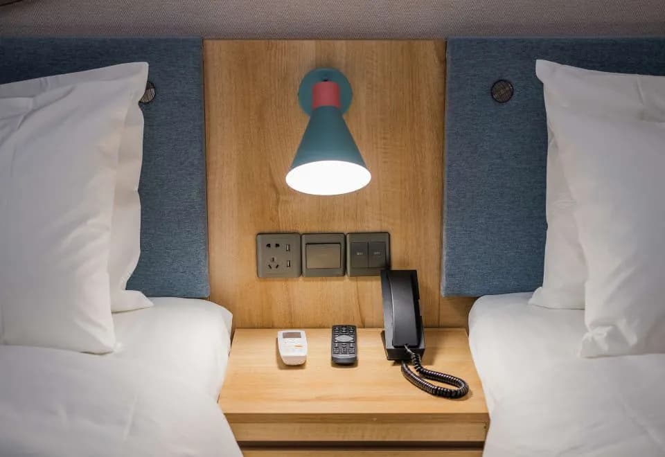 Home Inn (Shanghai Lujiabang Road Metro Station)
