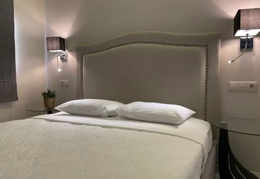 24K Athena Suites