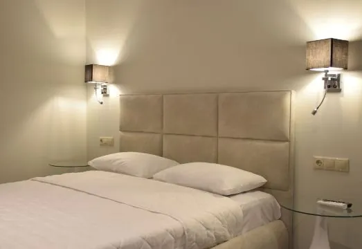 24K Athena Suites