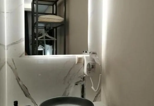 24K Athena Suites