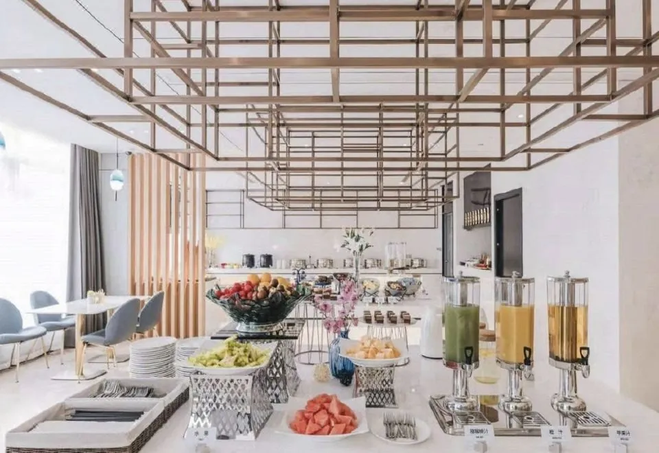 Sushi Luxury Hotel (Shanghai Dapu Bridge Riyueguang Branch)