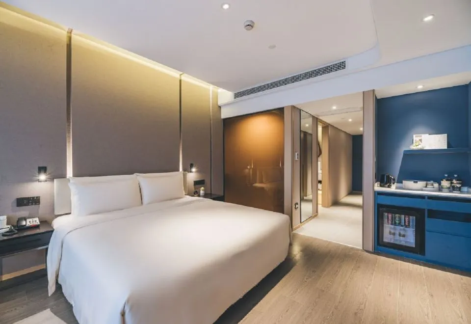 Sushi Luxury Hotel (Shanghai Dapu Bridge Riyueguang Branch)