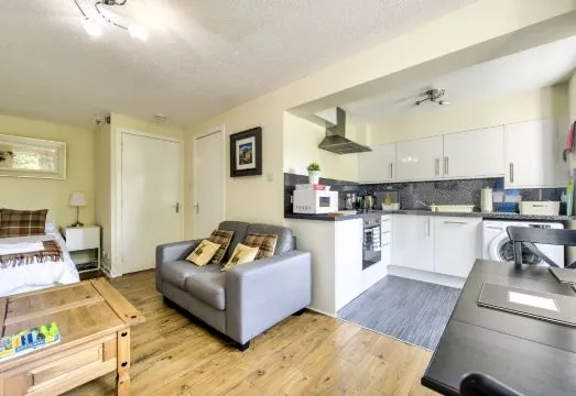 Stunning Studio Apartment Castle View