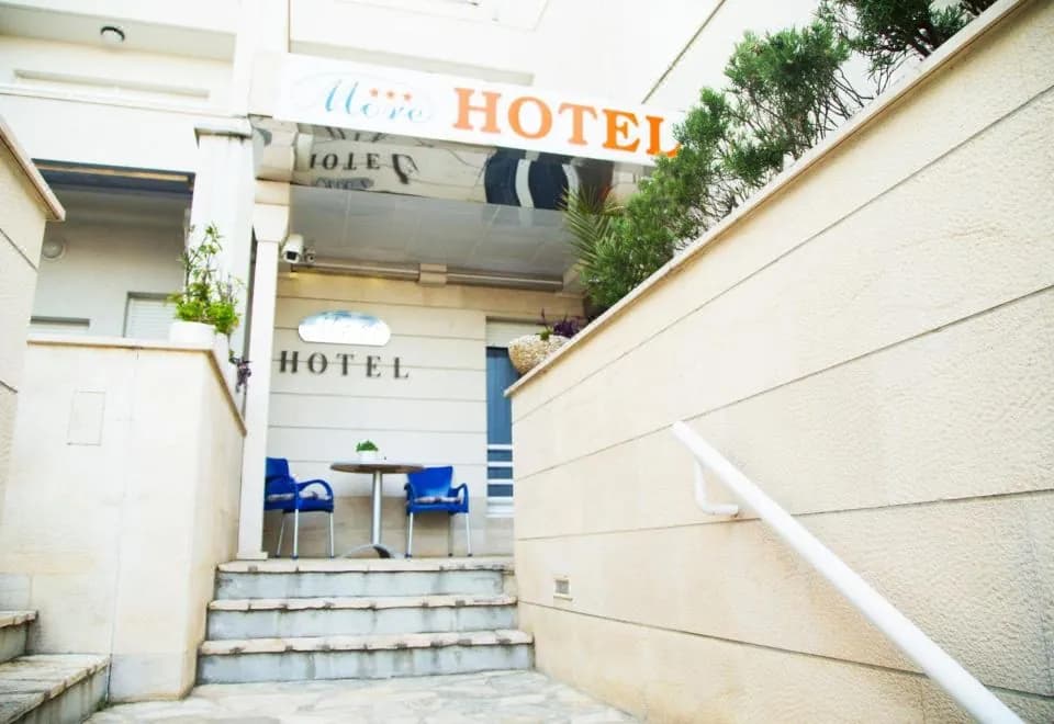 Hotel More