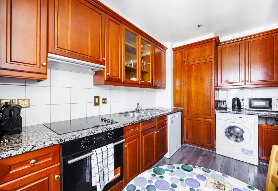Carlton Court - Mayfair