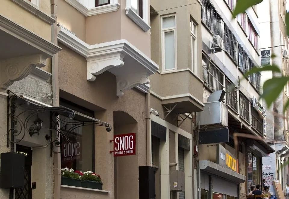 Snog Rooms & Suites