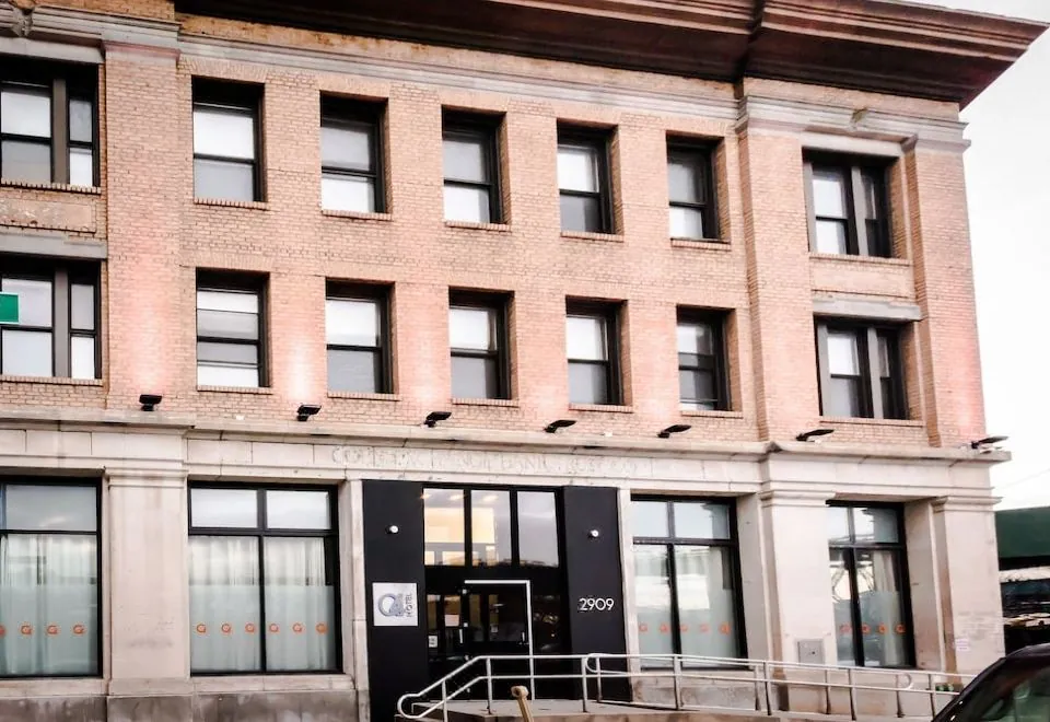 Q4 Hotel and Hostel