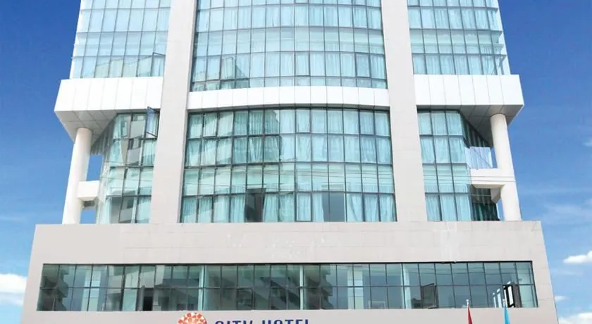 City Hotel & Suites