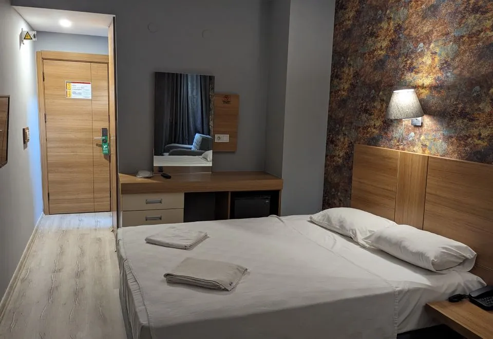 Ramona Hotel