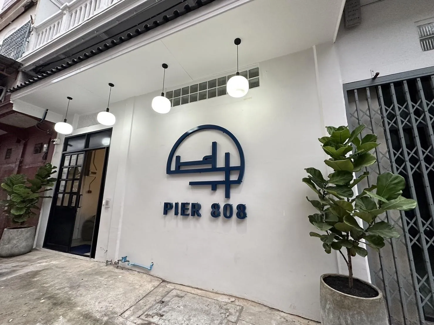 PIER 808 Hostel