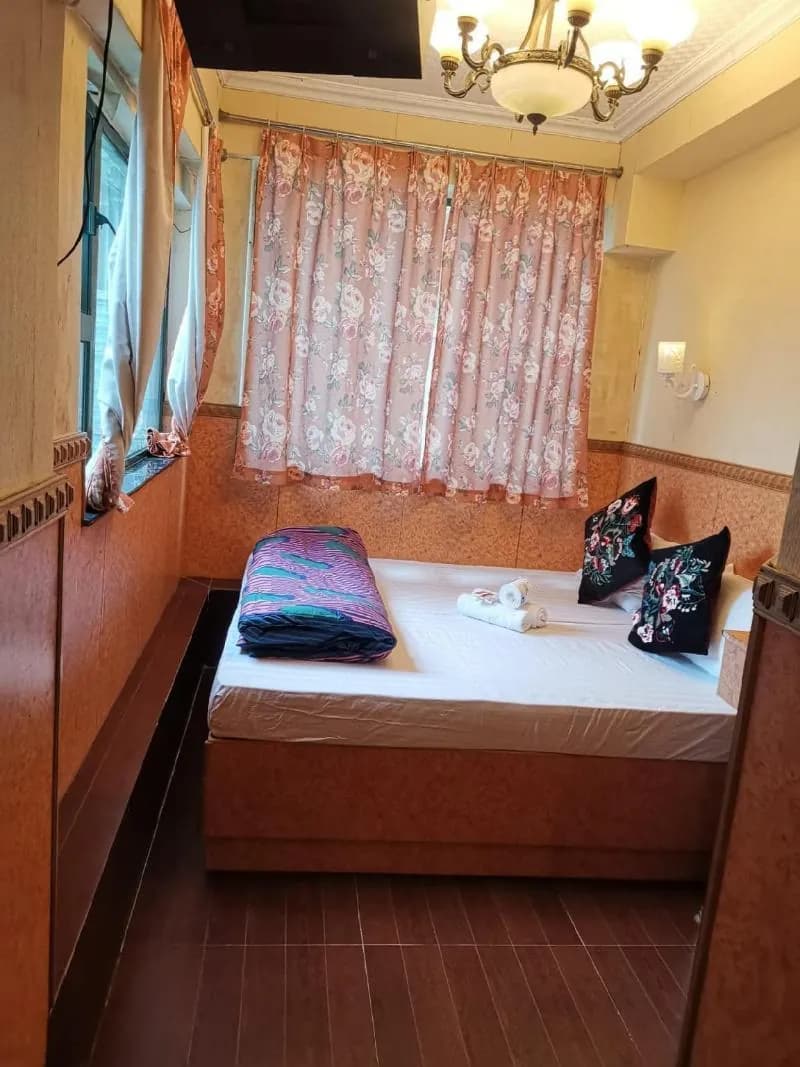 Pay-less Guest House
