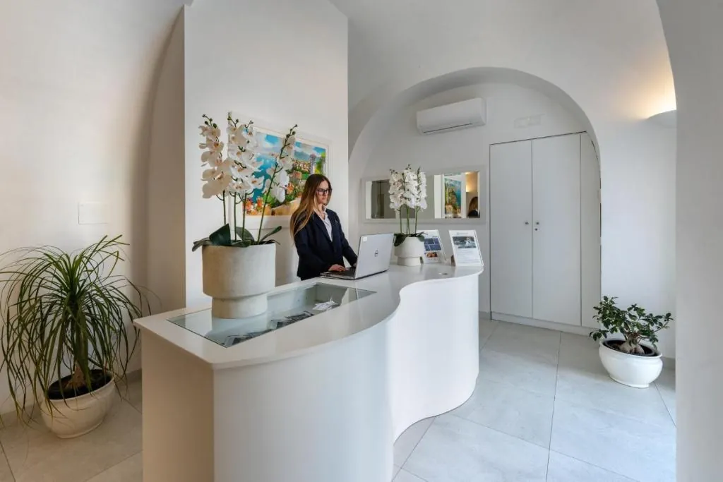 Villa Emanuel White