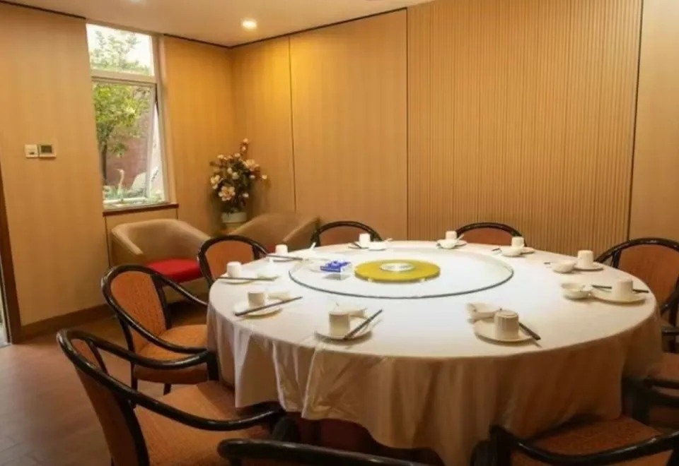 Royal Garden Hotel