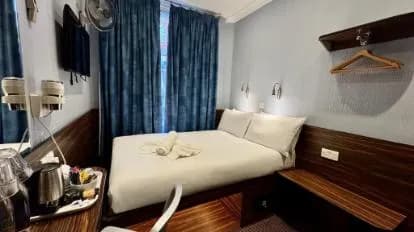 Crestfield Hotel