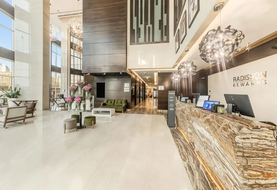 Radisson Blu Hotel, Dubai Canal View