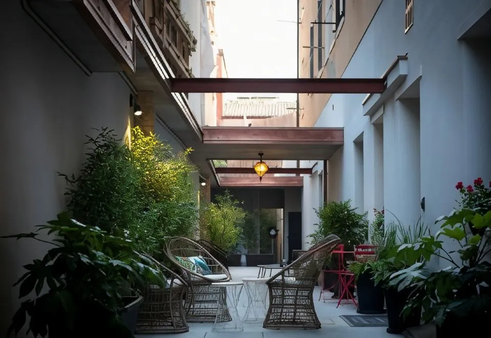 Aqua Apartments