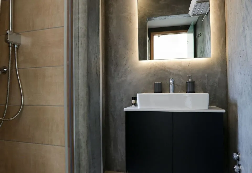 V36 Suites