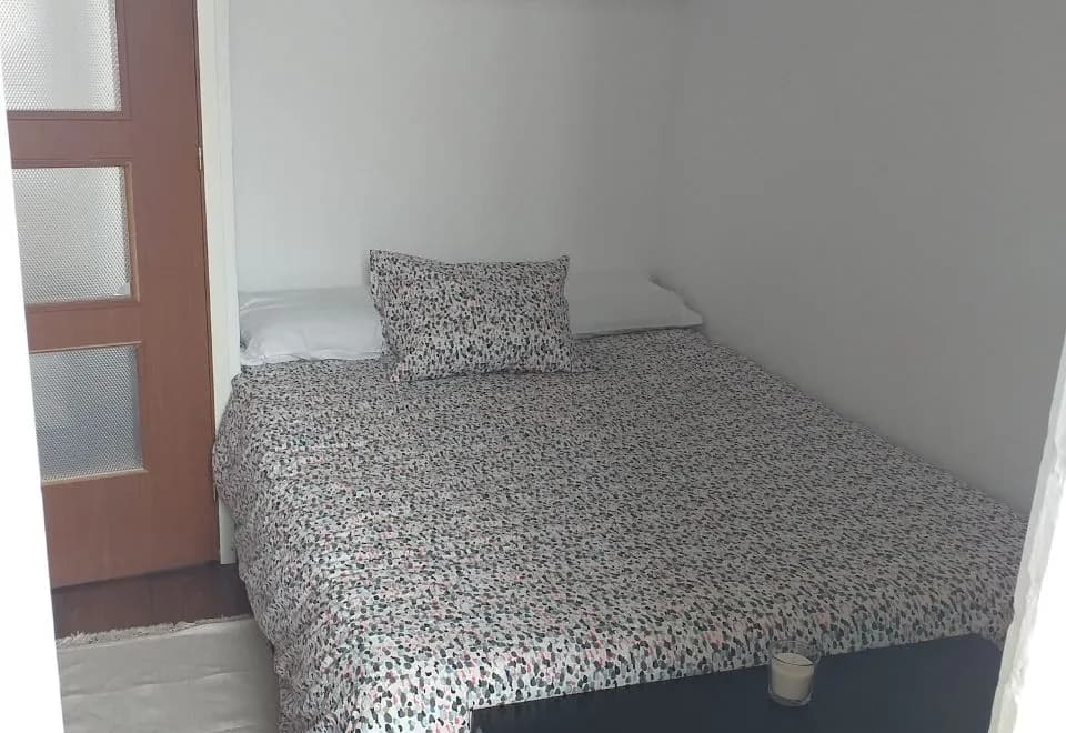 V Barcelona Hostal