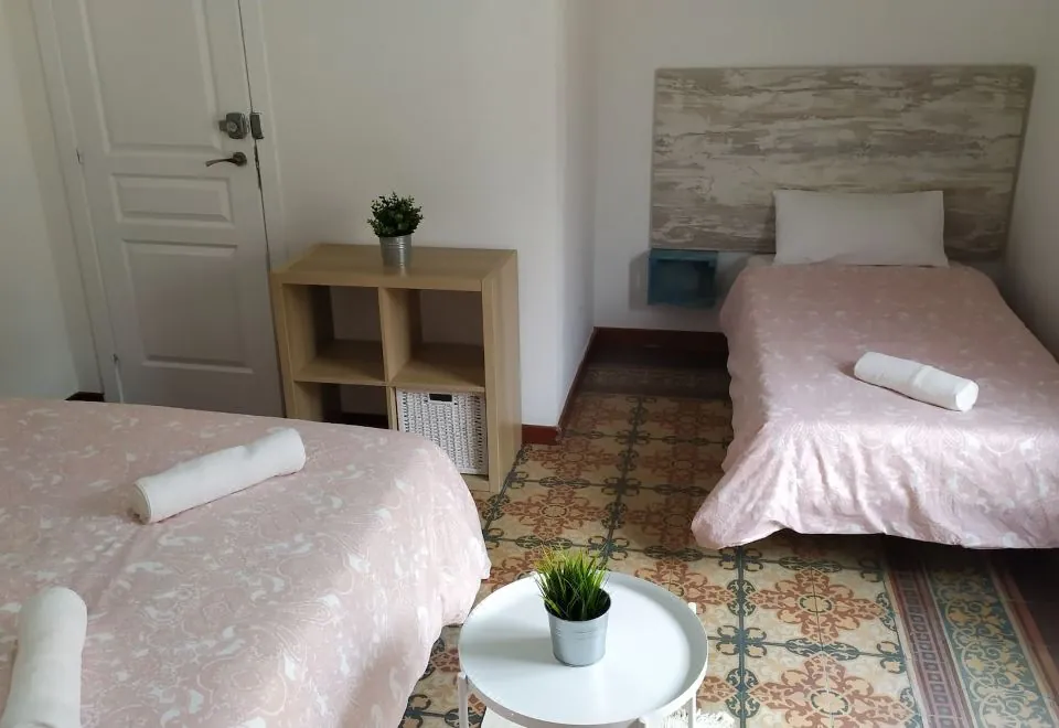 V Barcelona Hostal