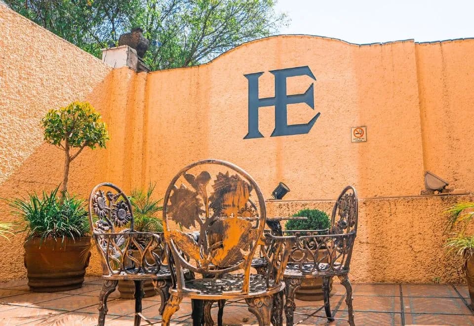 Hotel Embassy