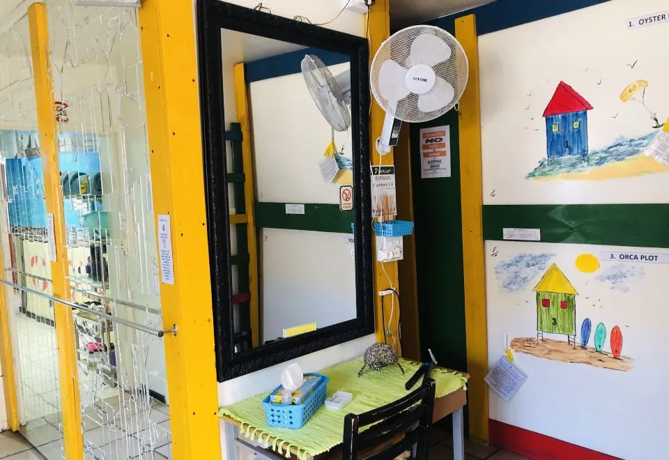 Cape Capsules Back Packers & Pizzeria
