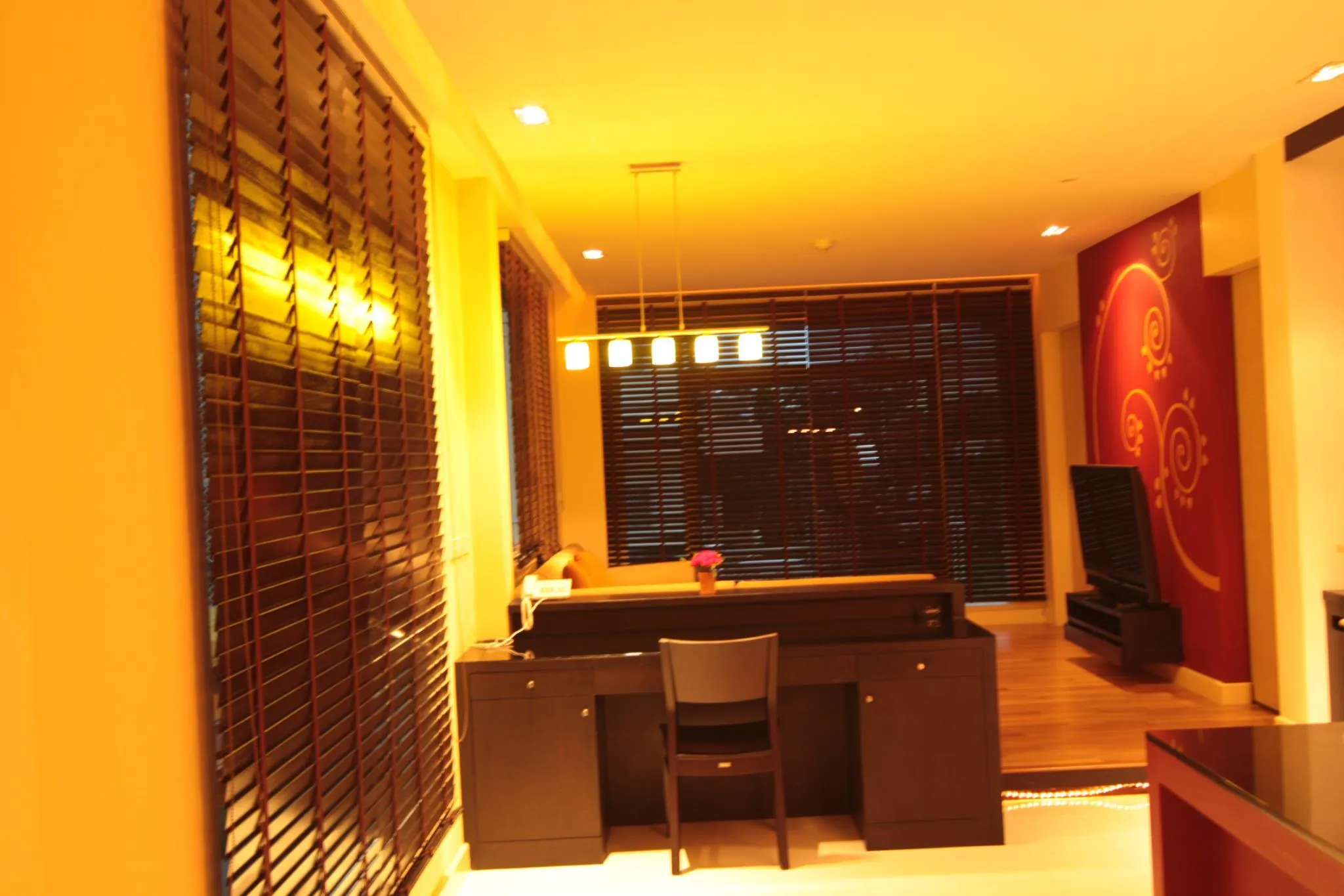 yellow cube Room 7