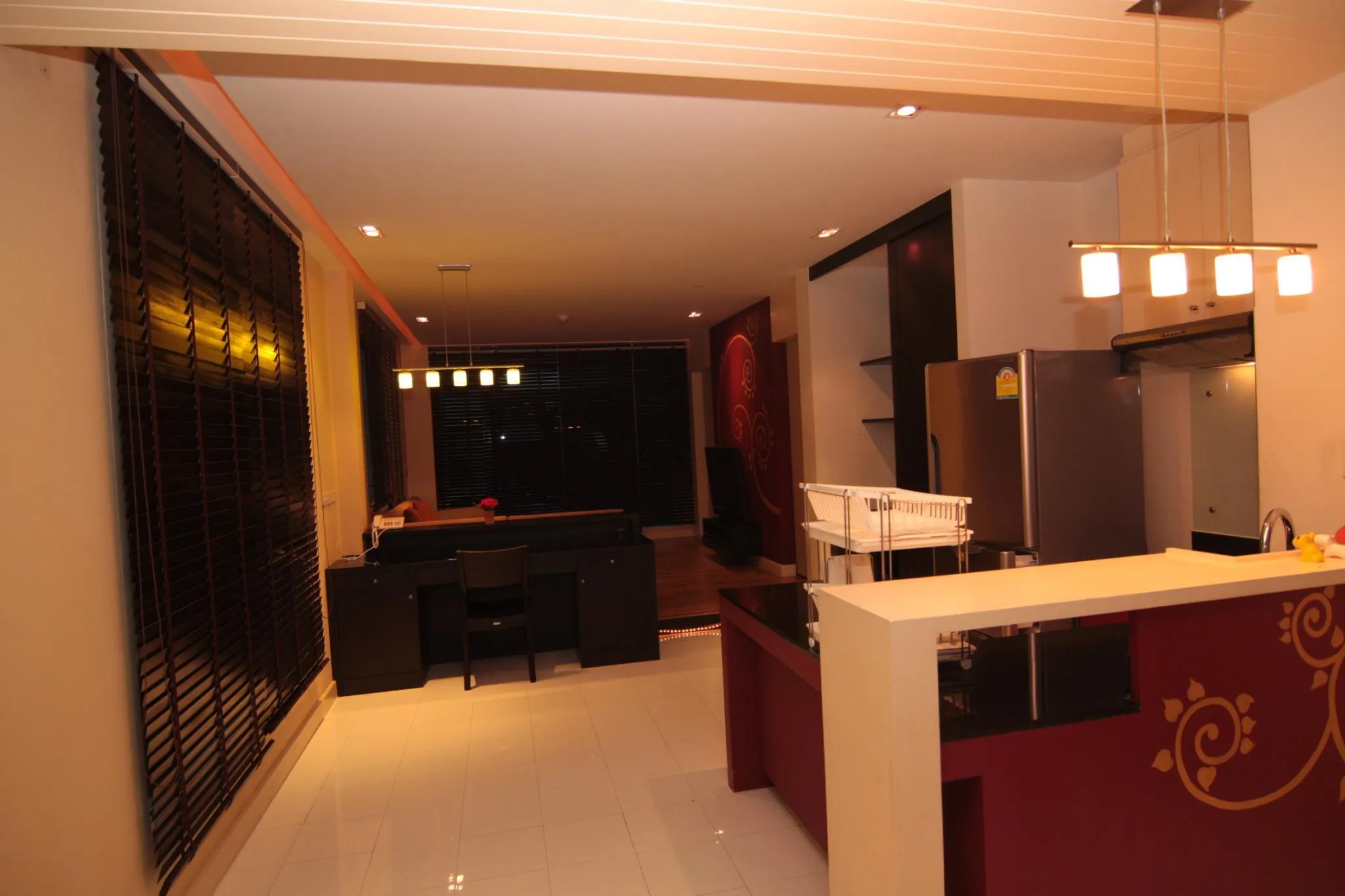 yellow cube Room 7