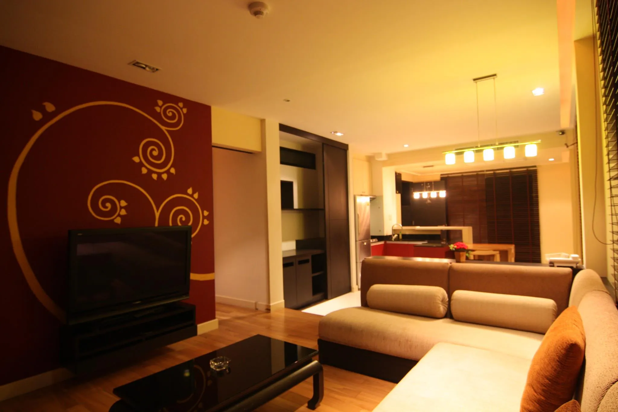 yellow cube Room 7