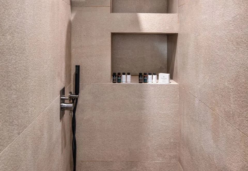 Uma Ray Suites