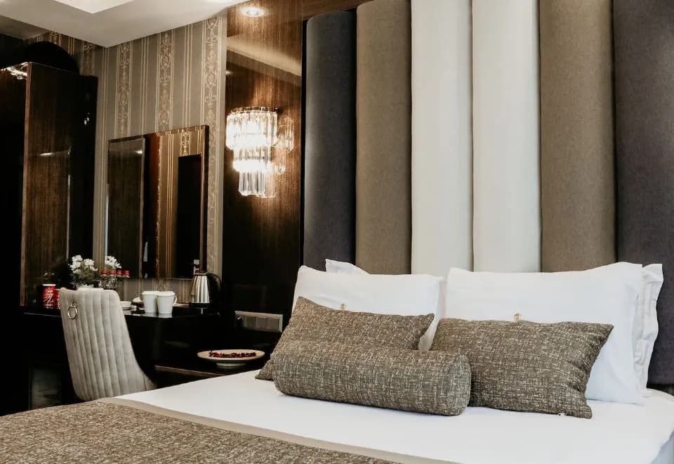 Grand Lark Otel