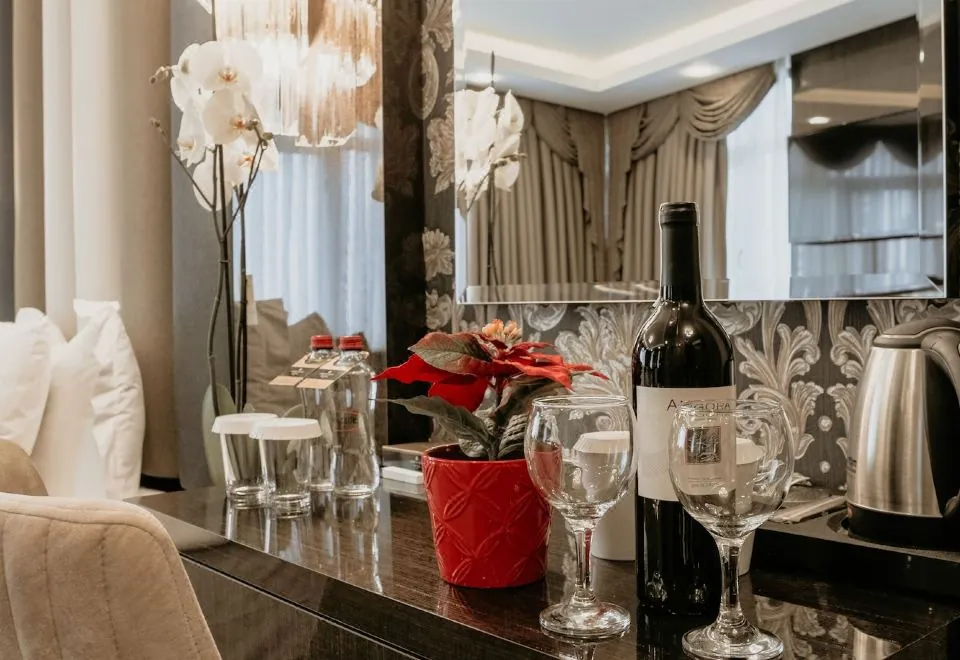 Grand Lark Otel