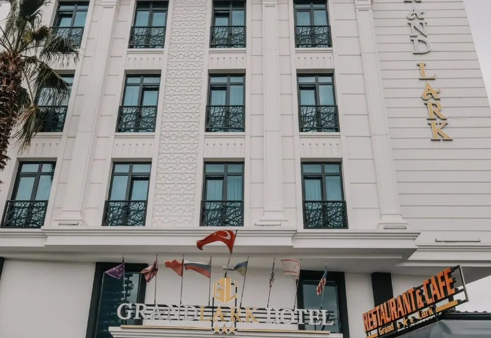 Grand Lark Otel