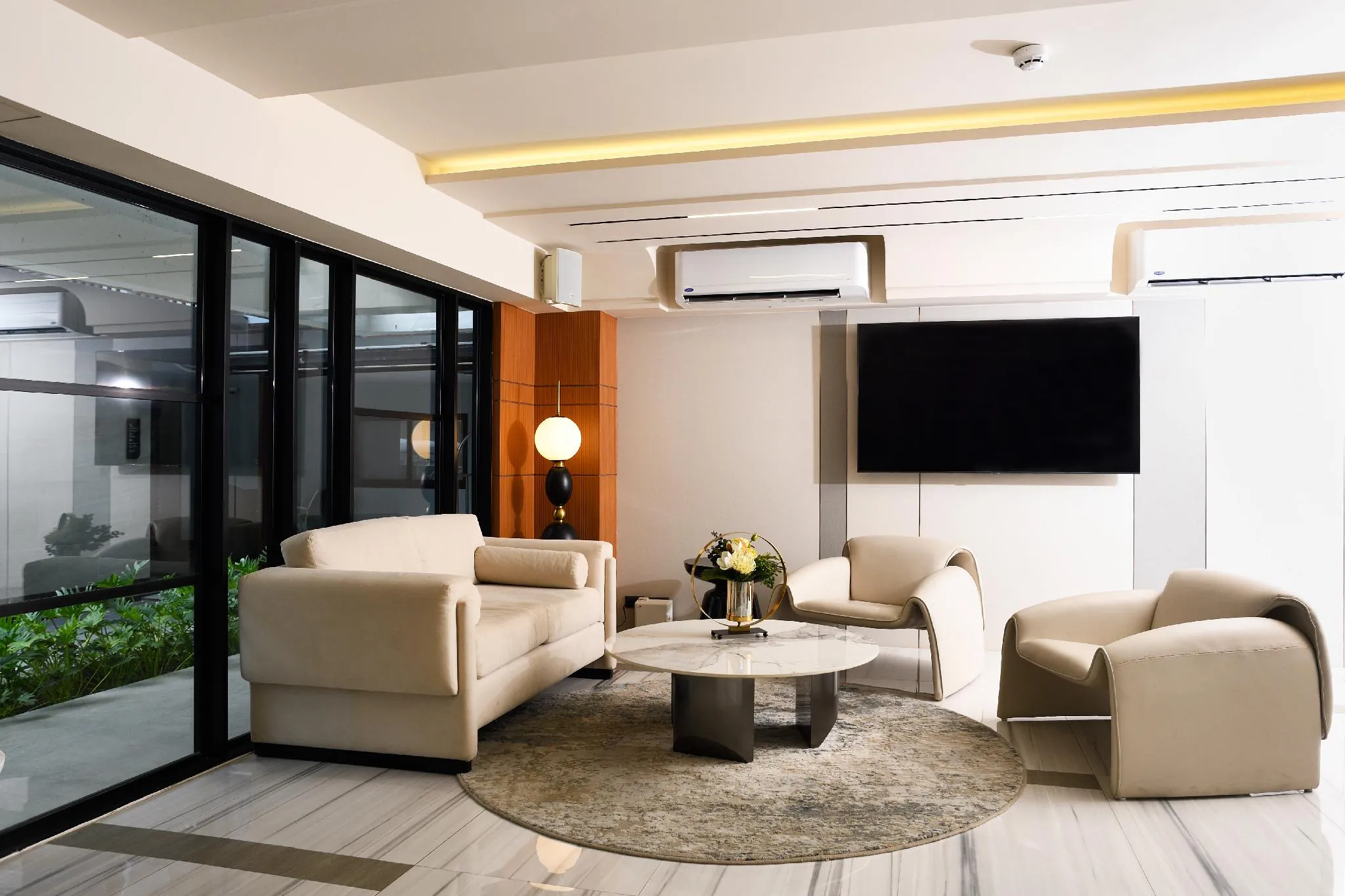 Floral Court Hotel & Residence